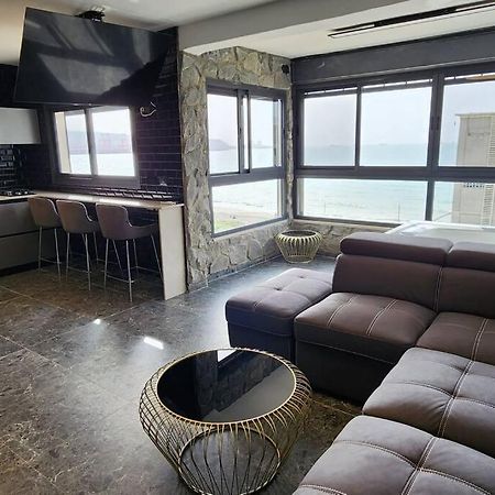 מבנים בים 75 Suites At Sea Haifa Bagian luar foto
