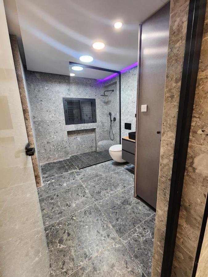 מבנים בים 75 Suites At Sea Haifa Bagian luar foto