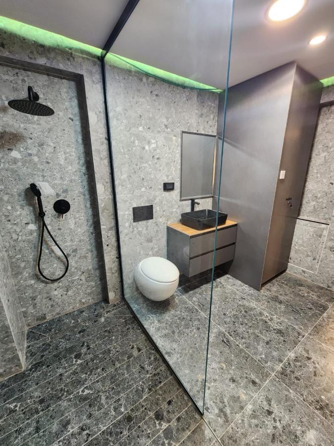 מבנים בים 75 Suites At Sea Haifa Bagian luar foto