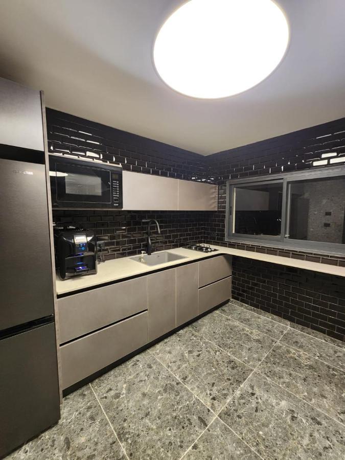 מבנים בים 75 Suites At Sea Haifa Bagian luar foto