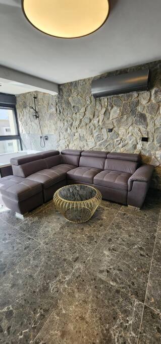 מבנים בים 75 Suites At Sea Haifa Bagian luar foto