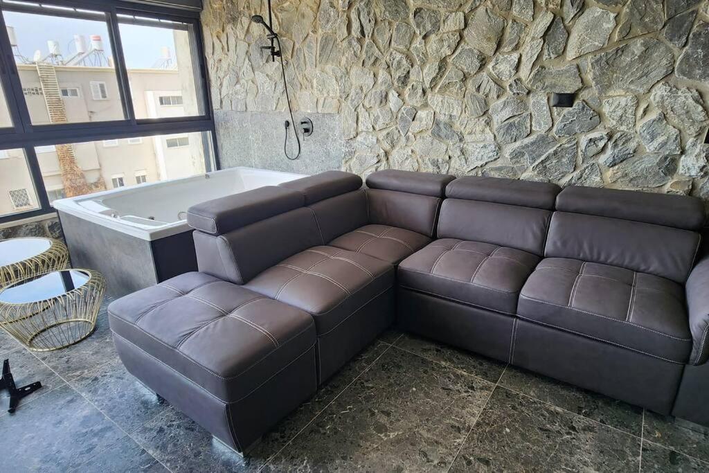 מבנים בים 75 Suites At Sea Haifa Bagian luar foto