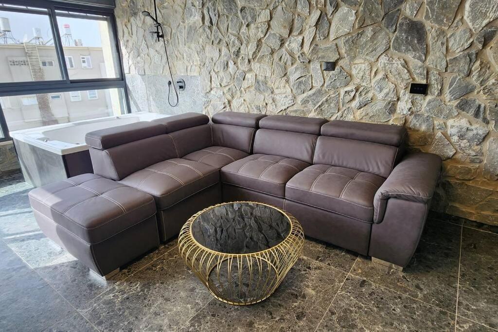 מבנים בים 75 Suites At Sea Haifa Bagian luar foto