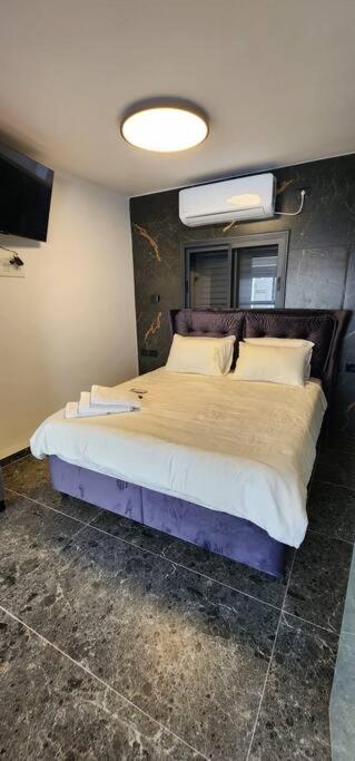מבנים בים 75 Suites At Sea Haifa Bagian luar foto